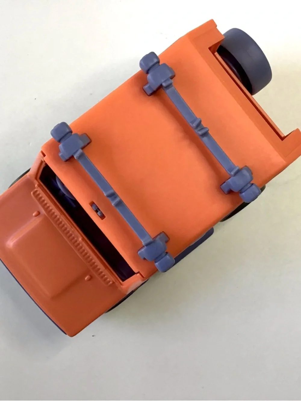 Bluey Heeler 4WD Family Vehicle Orange Jeep Top Opens 4 Seats Inside Moose Toys